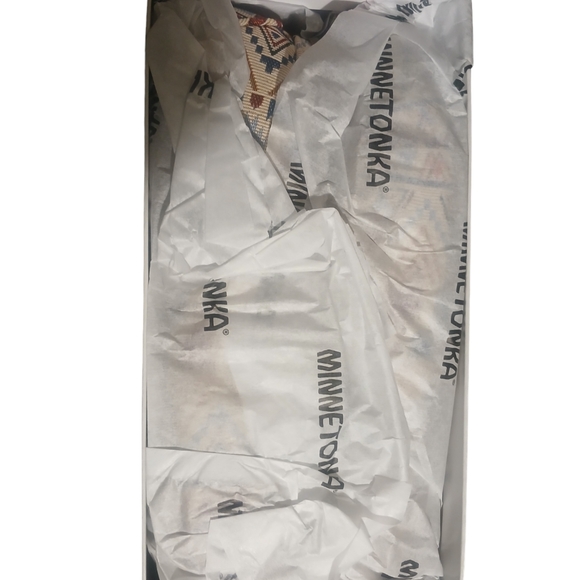 Minnetonka Women's Cally Moccasin Sz 10 NWT/NIB COLOR - Cream Mosaic - Picture 7 of 9